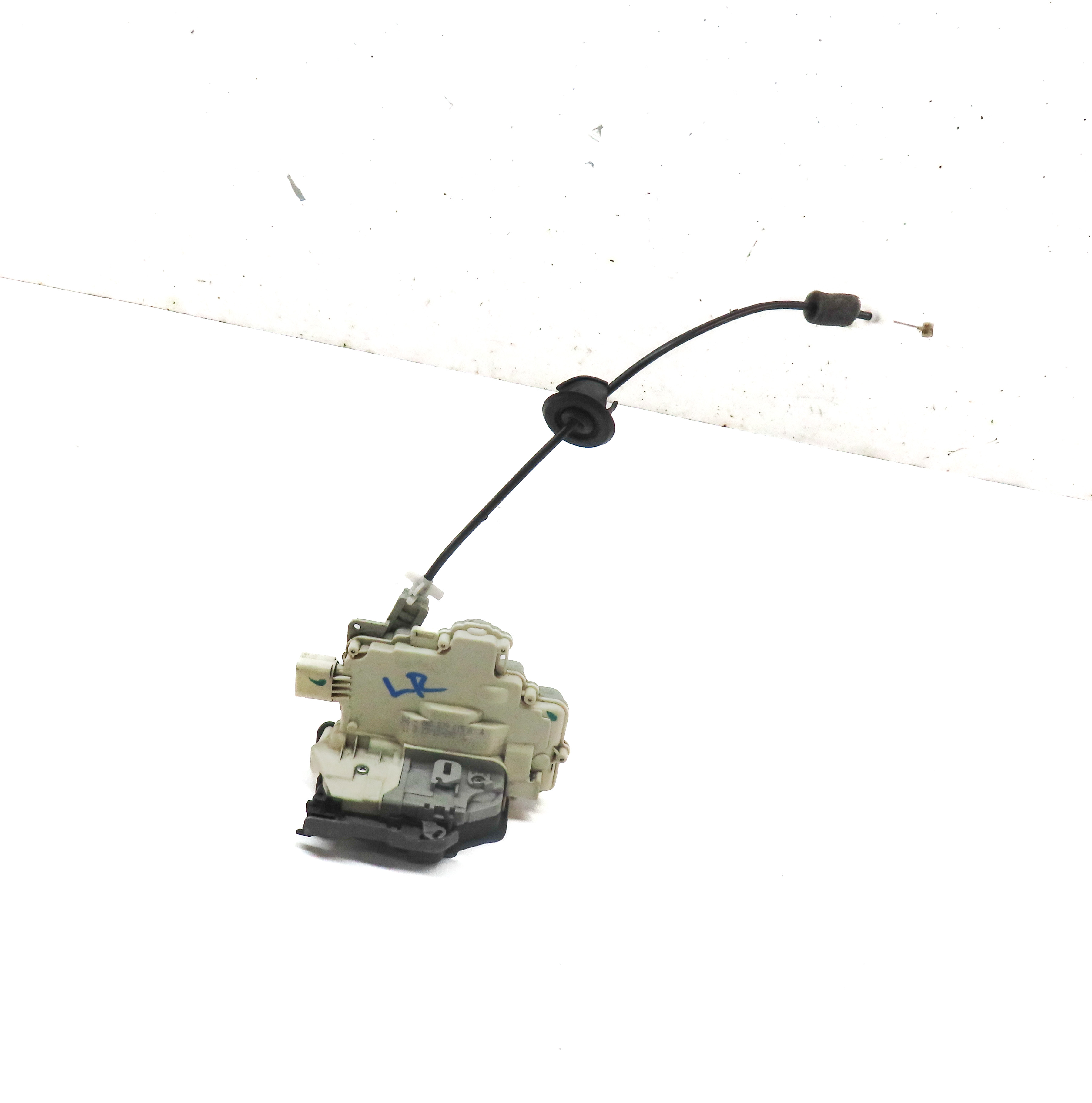 09-18 AUDI / PORSCHE - A4 S4 Q5 CAYENNE PANAMERA - REAR LEFT DOOR LOCK LATCH — exact item pictured